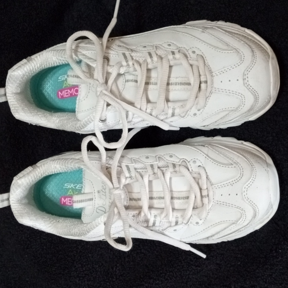 SKECHERS Air-Cooled size 7.5